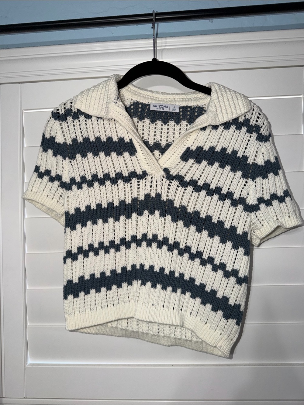 Arizona Jean Company Cream & Dark Blue Striped Knit Crop Top